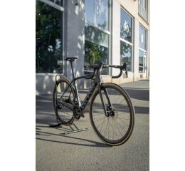 testovací silniční kolo Cervélo R5 Force eTap AXS Five Black