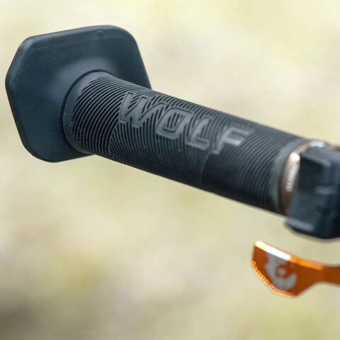 koncovky gripů WOLF TOOTH Locked-In Bar Ends
